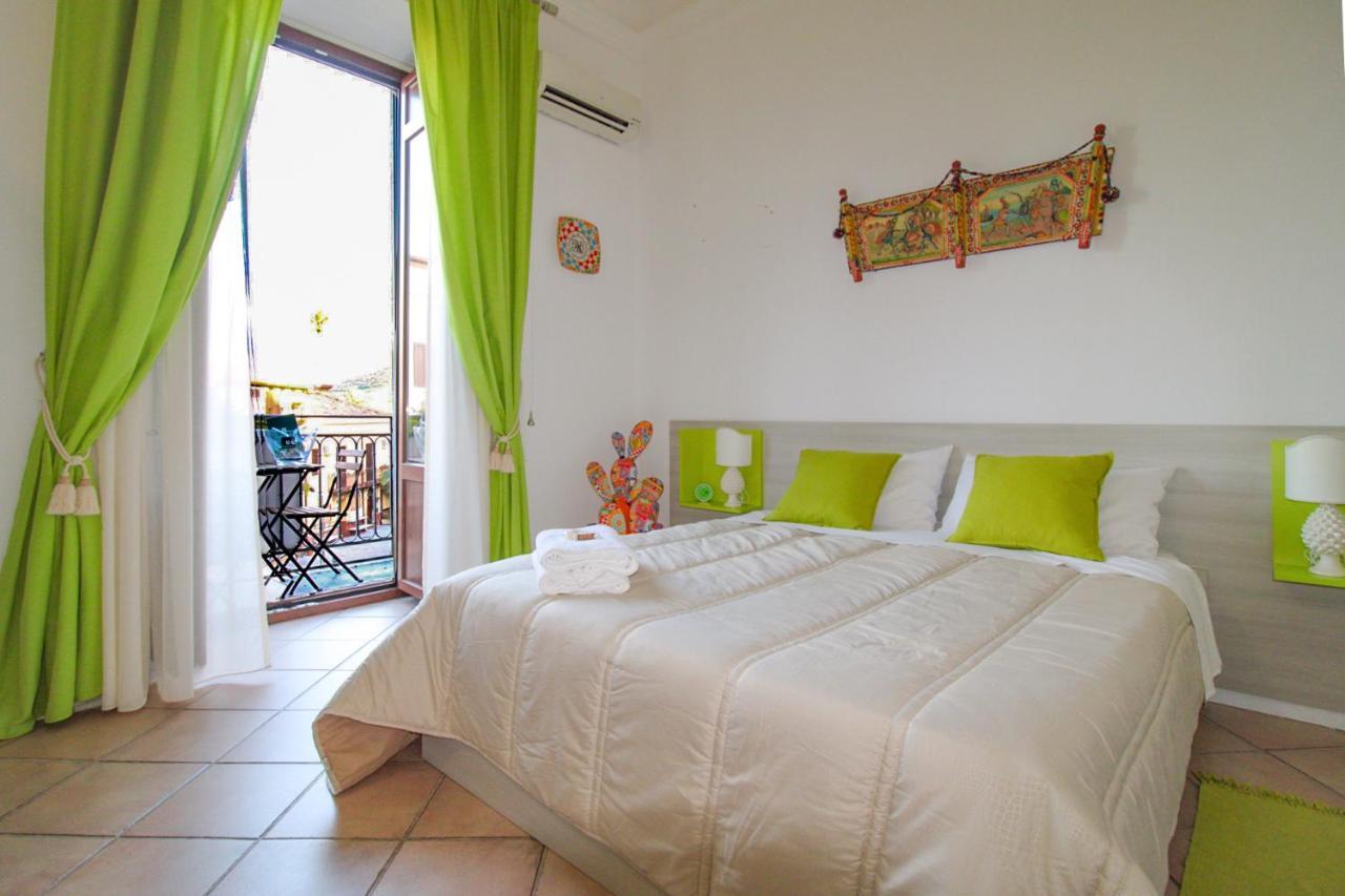 The Palace B&B And Apartments Santo Stefano di Camastra Eksteriør bilde