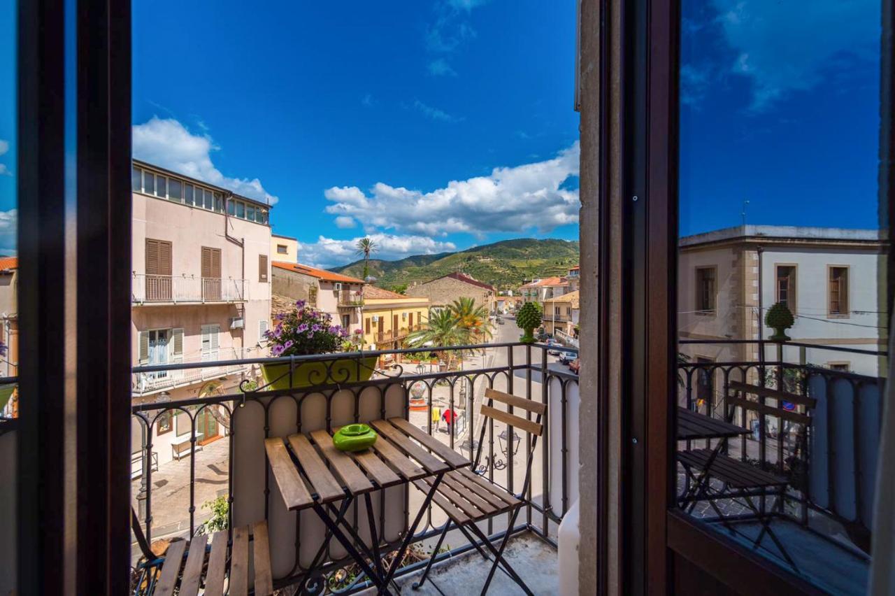 The Palace B&B And Apartments Santo Stefano di Camastra Eksteriør bilde