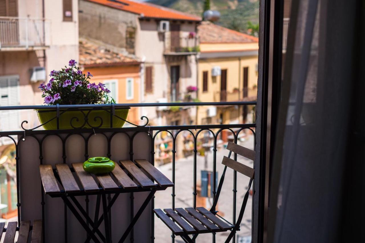 The Palace B&B And Apartments Santo Stefano di Camastra Eksteriør bilde