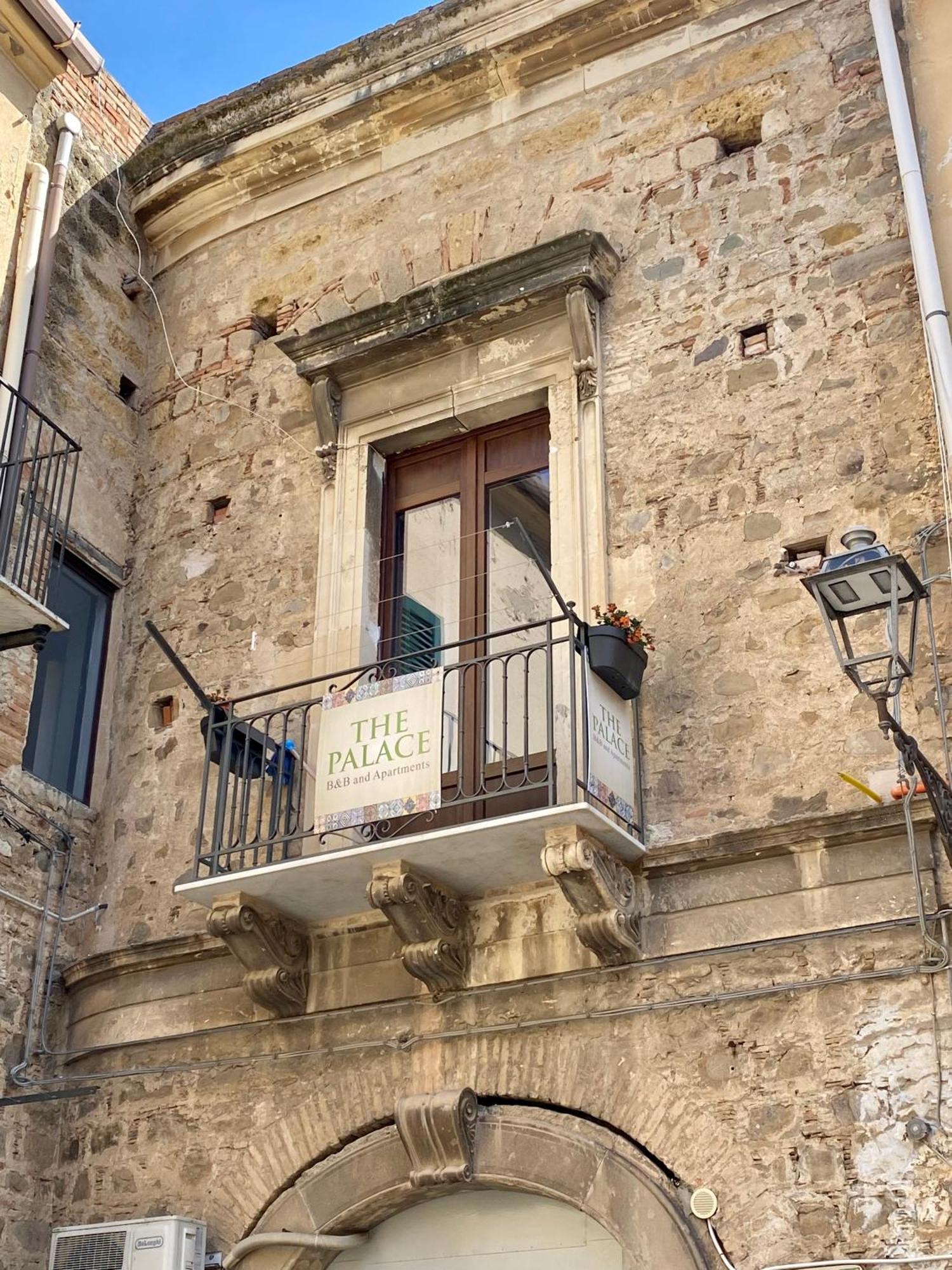 The Palace B&B And Apartments Santo Stefano di Camastra Eksteriør bilde